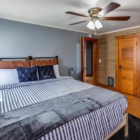 Spacious Home With In-Unit Laundry, Parking, 1Gb Wifi, & Patio Deck Rochester Exterior photo