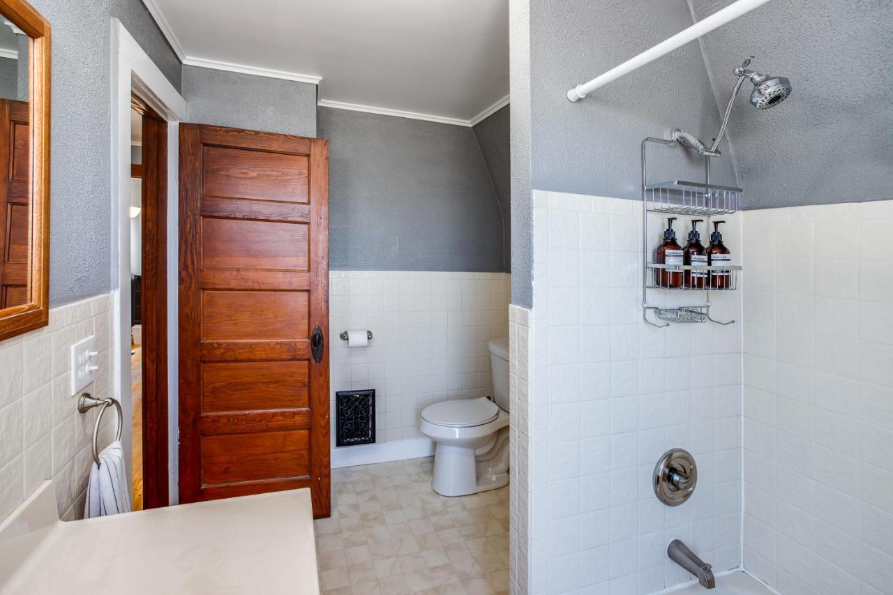 Spacious With In-unit Laundry, Parking, 1gb Wifi, & Patio Deck *
